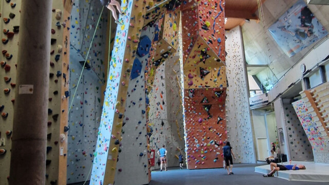 Kletterhalle DAV Regensburg Blick in die Halle