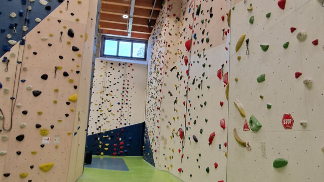 Blick in die Kurshalle im Basislager