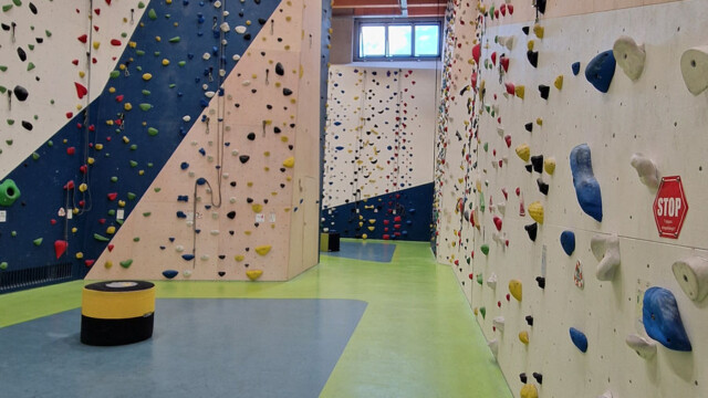 Großer TopRope Bereich mit 10 Meter Höhe